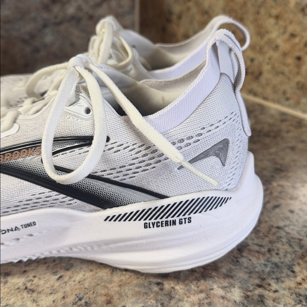 Brooks Women's White and Gray Glycerin Running Sneakers - Picture 8 of 11